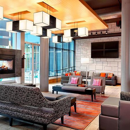 Отель Aloft Montreal Airport Дорваль Экстерьер фото