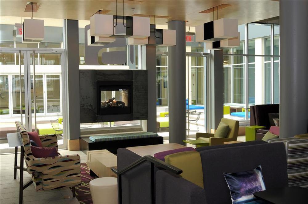 Отель Aloft Montreal Airport Дорваль Интерьер фото