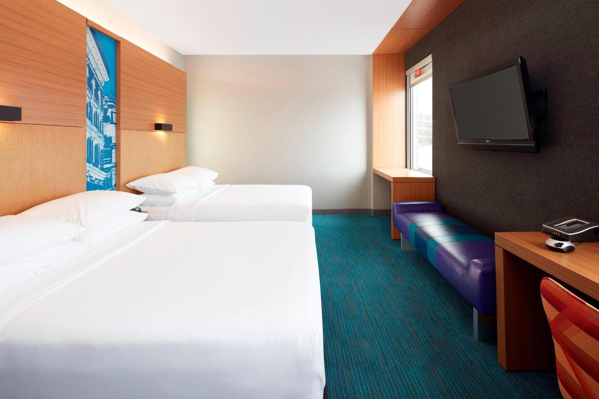Отель Aloft Montreal Airport Дорваль Экстерьер фото