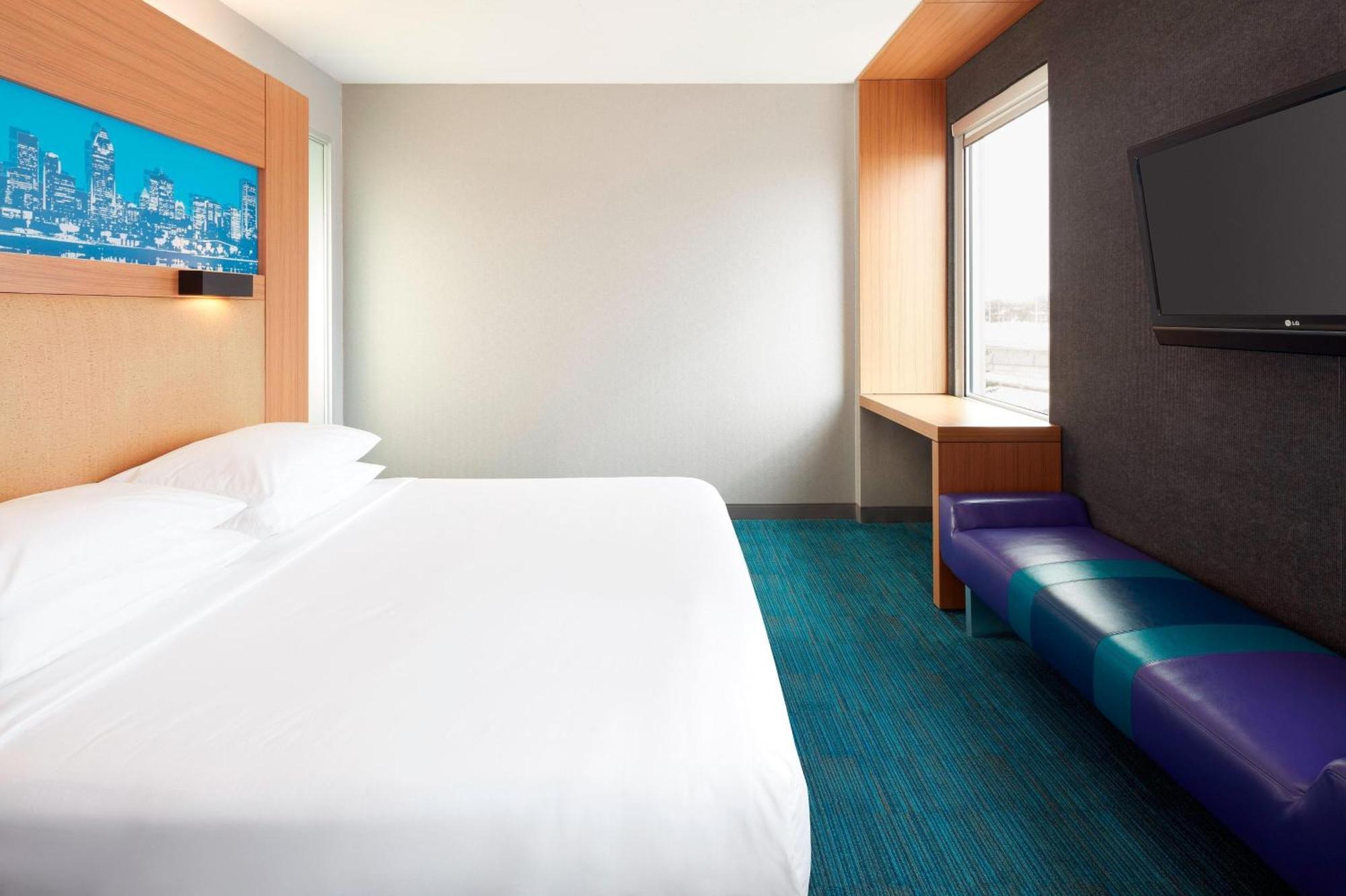 Отель Aloft Montreal Airport Дорваль Экстерьер фото