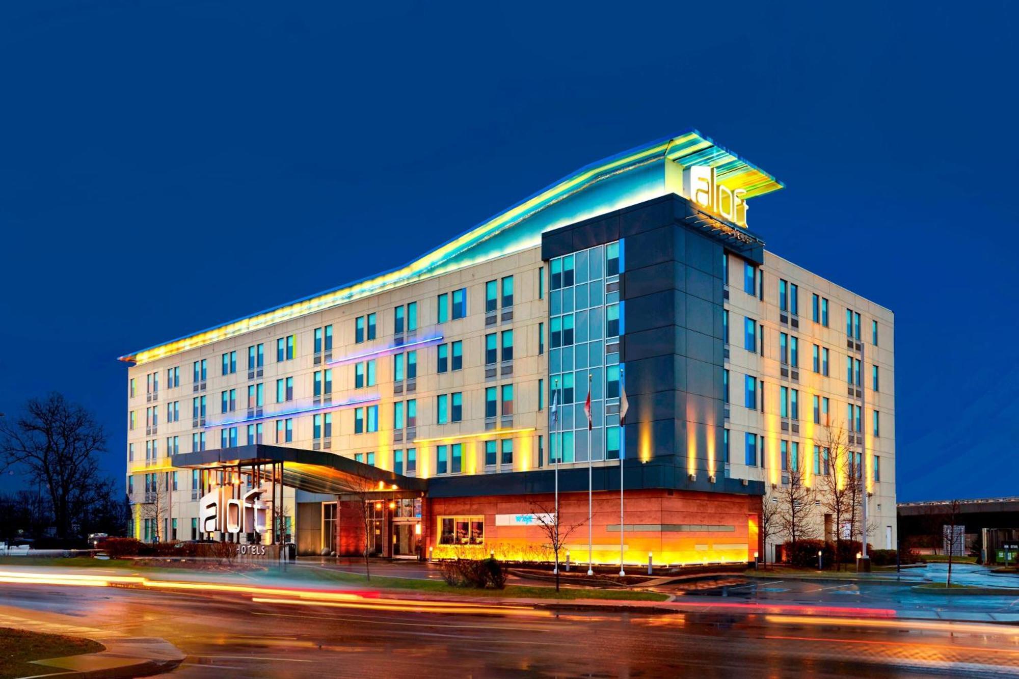 Отель Aloft Montreal Airport Дорваль Экстерьер фото