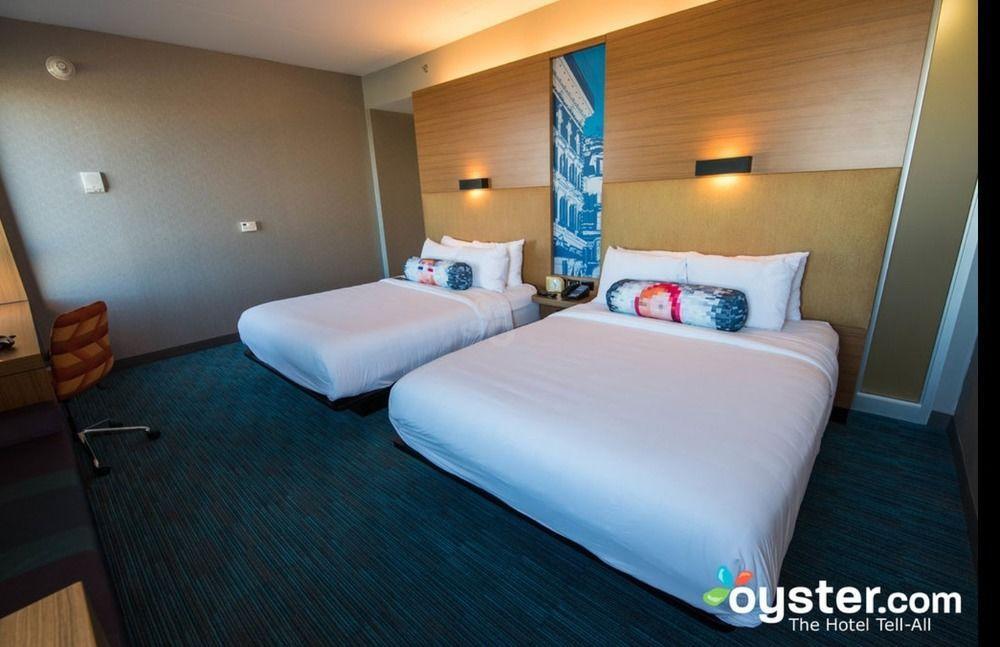 Отель Aloft Montreal Airport Дорваль Экстерьер фото