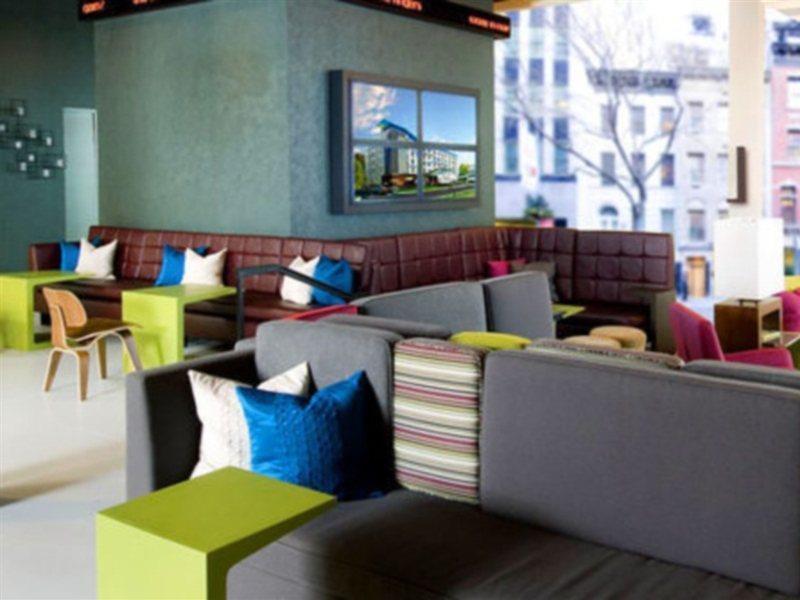 Отель Aloft Montreal Airport Дорваль Экстерьер фото