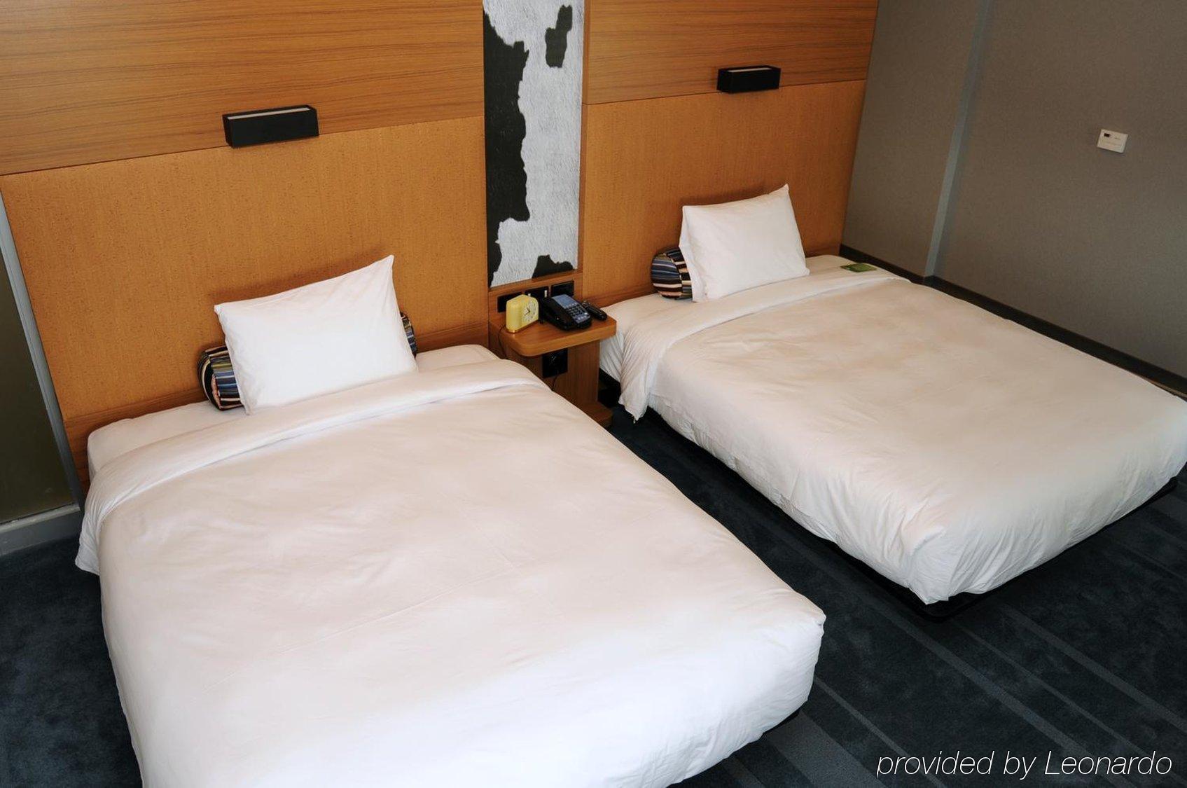 Отель Aloft Montreal Airport Дорваль Экстерьер фото