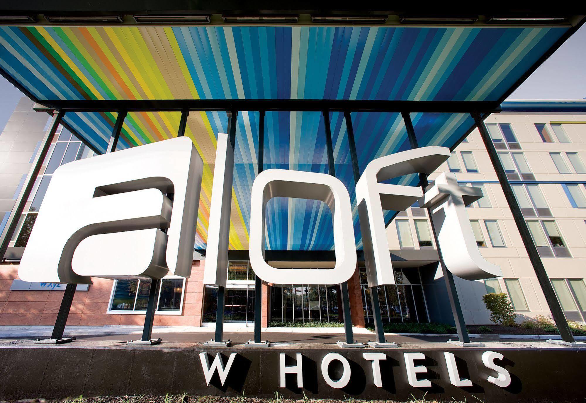Отель Aloft Montreal Airport Дорваль Экстерьер фото